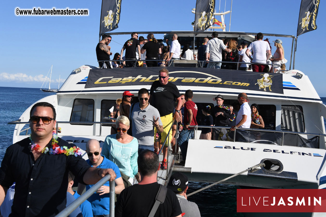 Boat Trip with Cool Drinks & Hot Girls