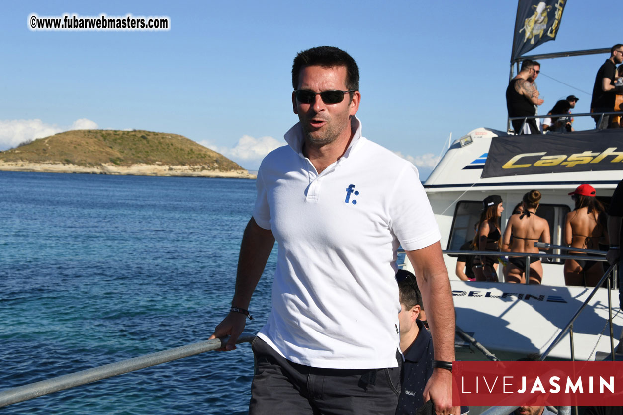 Boat Trip with Cool Drinks & Hot Girls