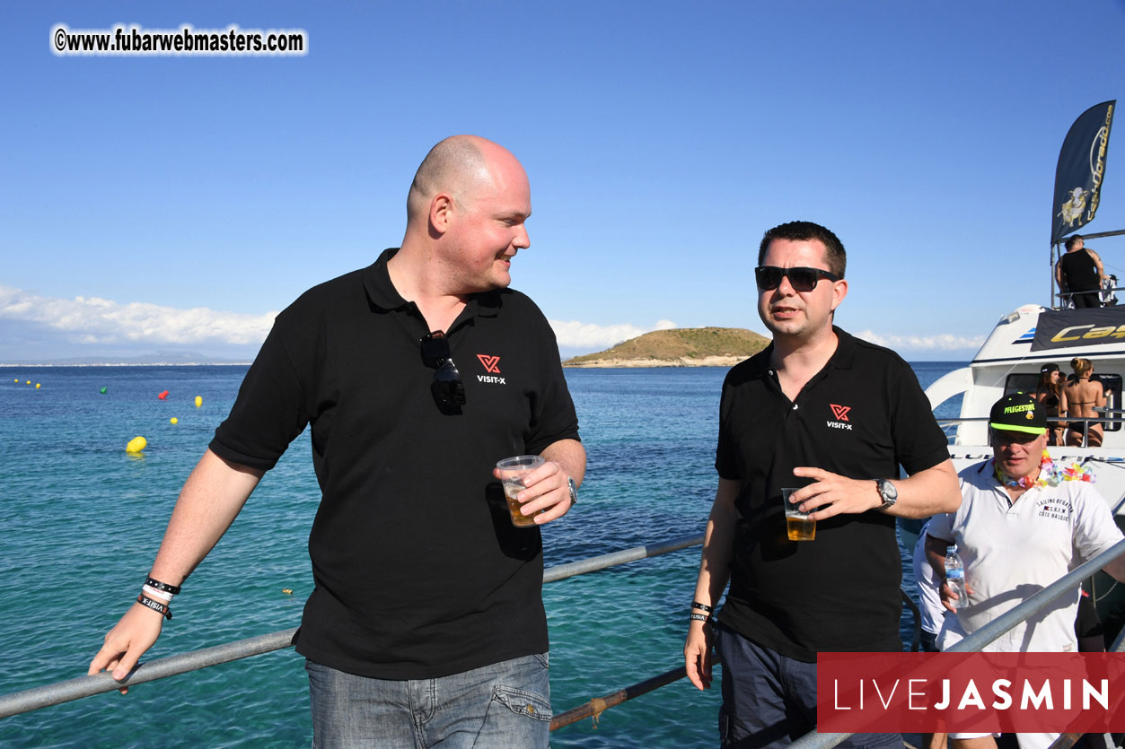 Boat Trip with Cool Drinks & Hot Girls