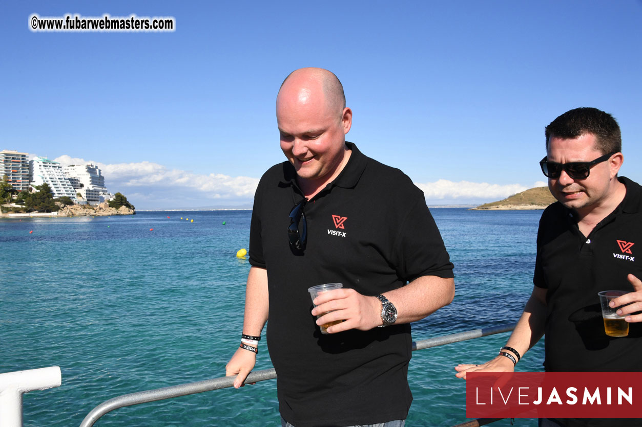 Boat Trip with Cool Drinks & Hot Girls