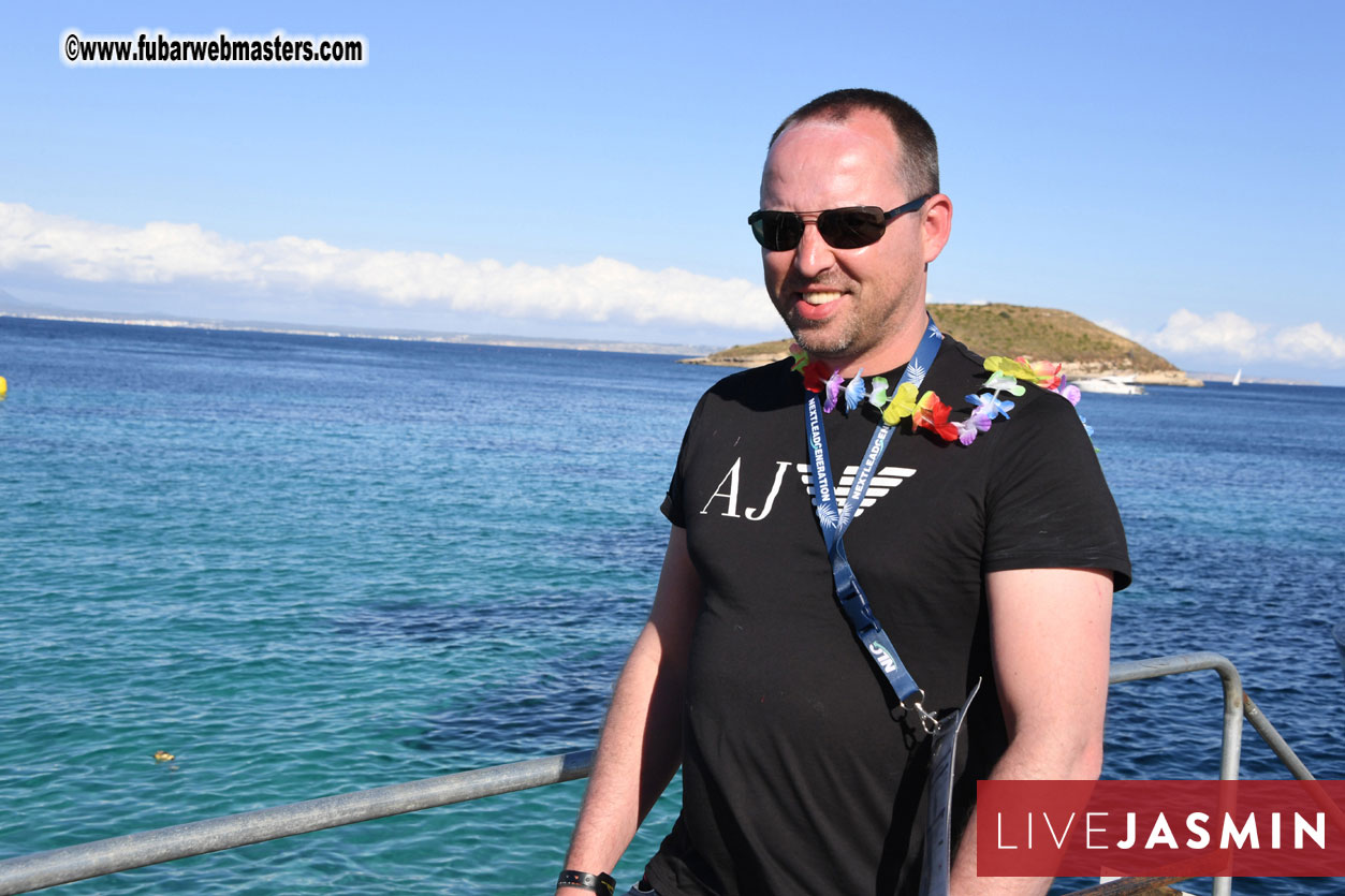 Boat Trip with Cool Drinks & Hot Girls