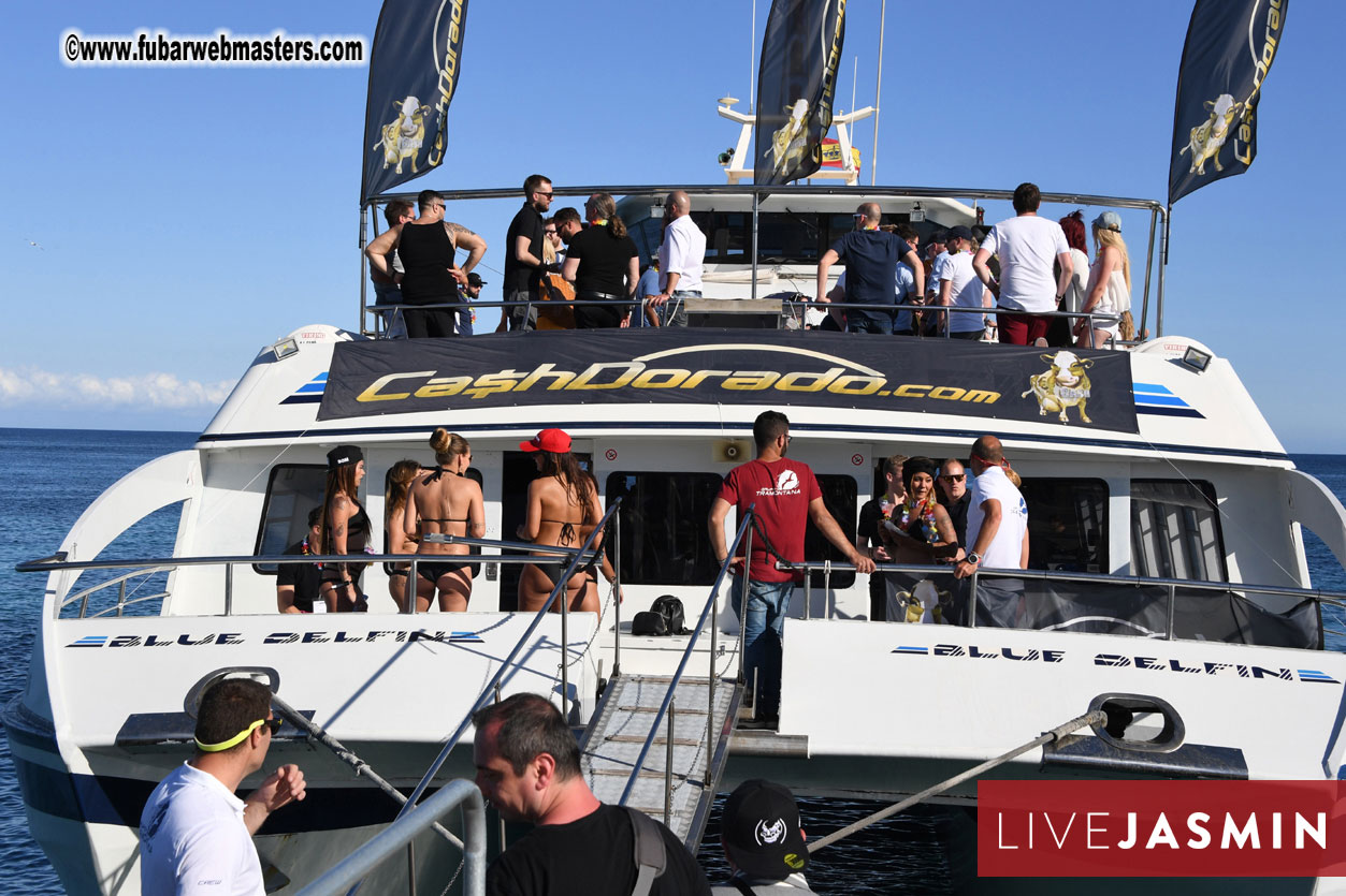 Boat Trip with Cool Drinks & Hot Girls