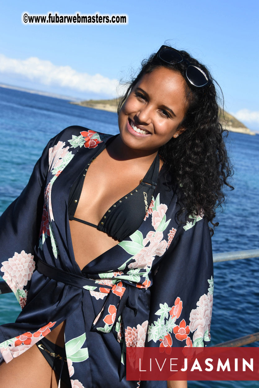 Boat Trip with Cool Drinks & Hot Girls