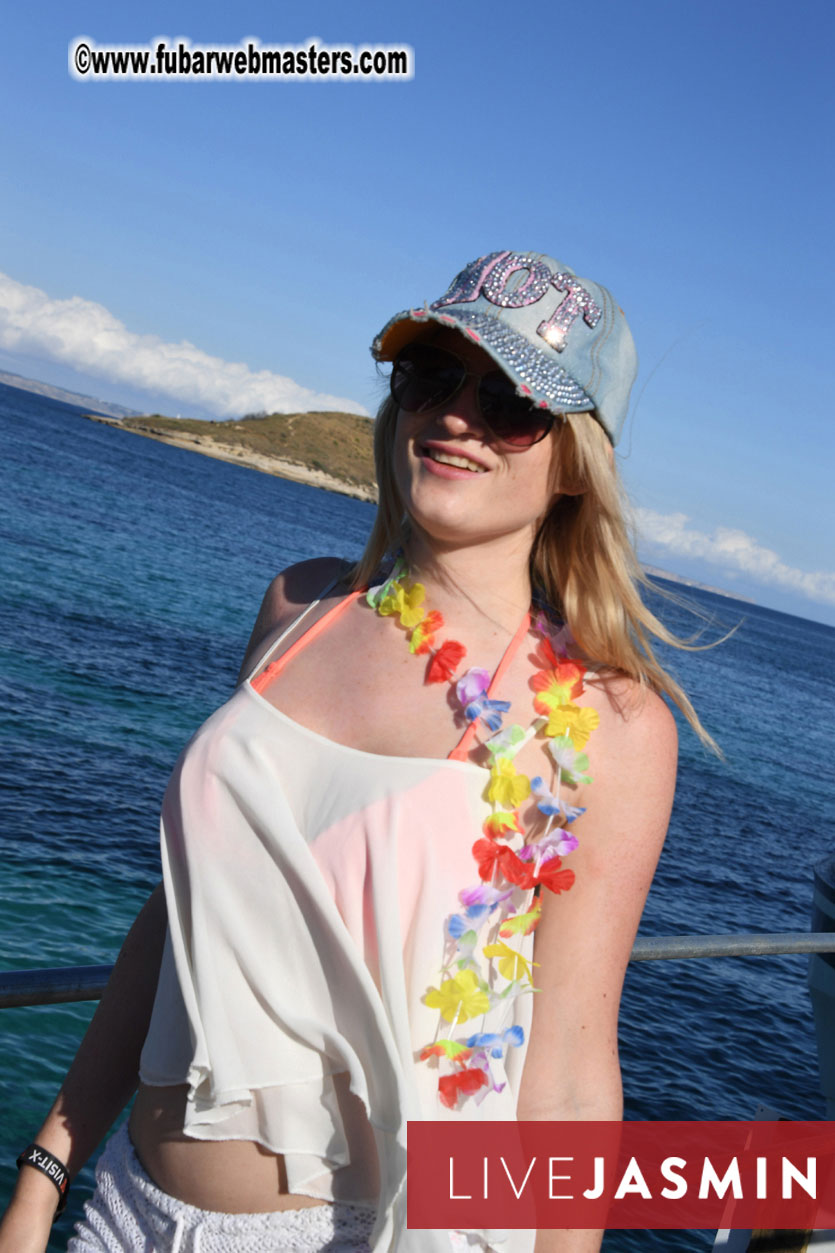 Boat Trip with Cool Drinks & Hot Girls