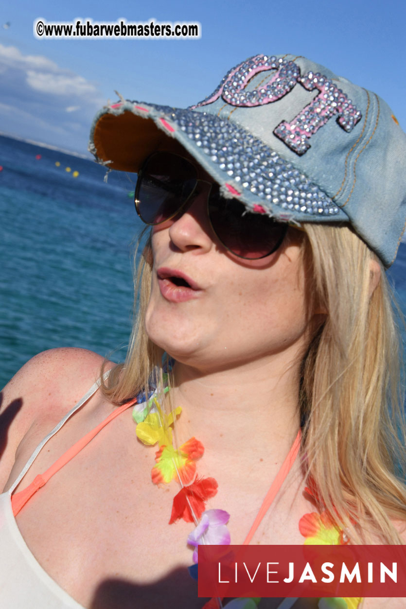 Boat Trip with Cool Drinks & Hot Girls