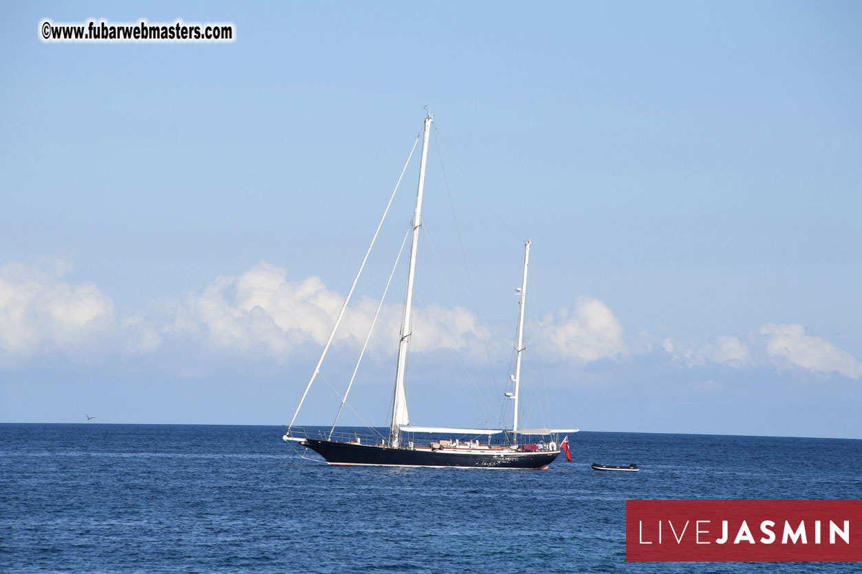 Boat Trip with Cool Drinks & Hot Girls