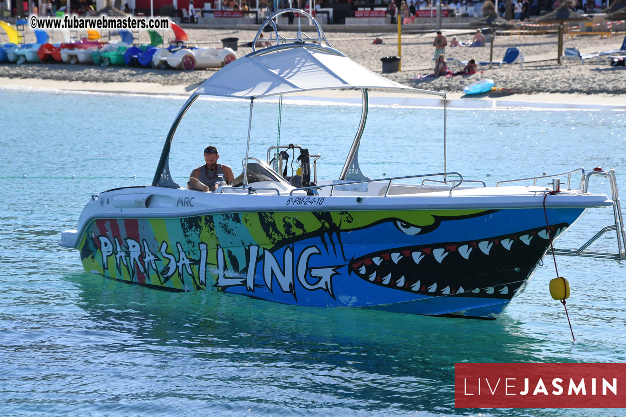 Boat Trip with Cool Drinks & Hot Girls
