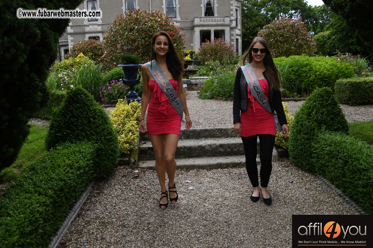 MaxCash Girls Photo Shoot