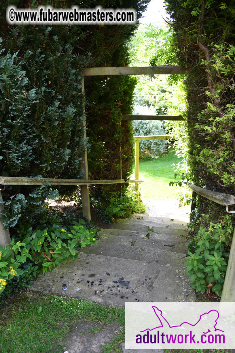 Arrivals at the Glenview Hotel