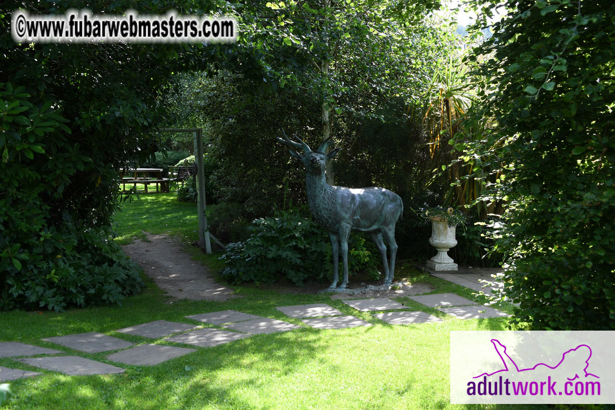 Arrivals at the Glenview Hotel