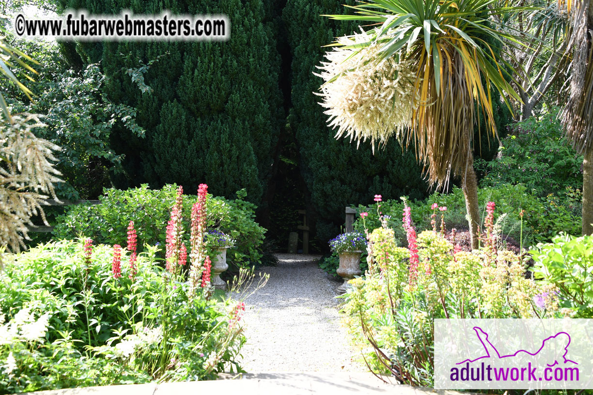 Arrivals at the Glenview Hotel