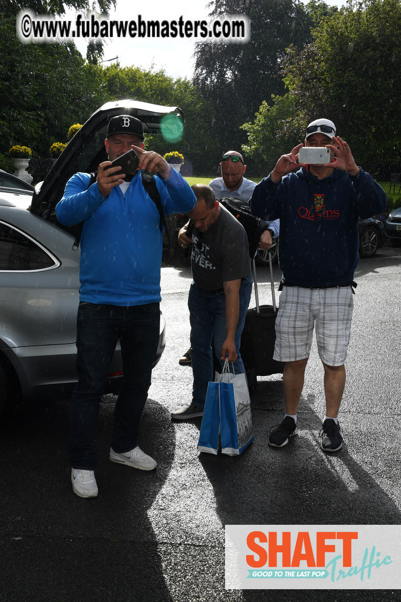 Arrivals and Pre-Show Cocktails