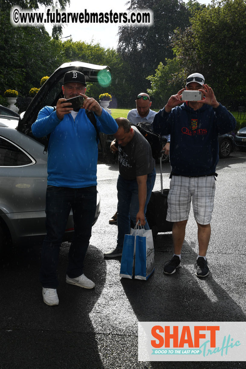 Arrivals and Pre-Show Cocktails