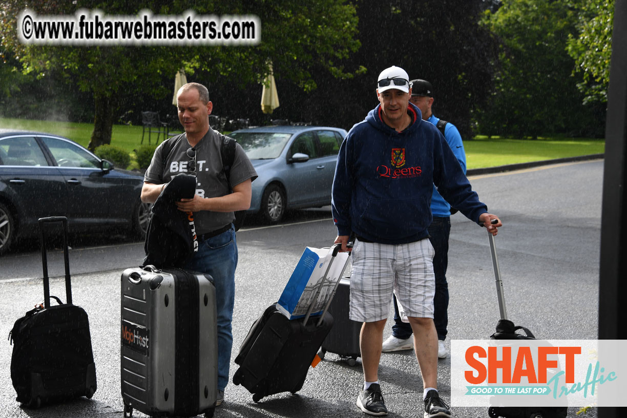 Arrivals and Pre-Show Cocktails