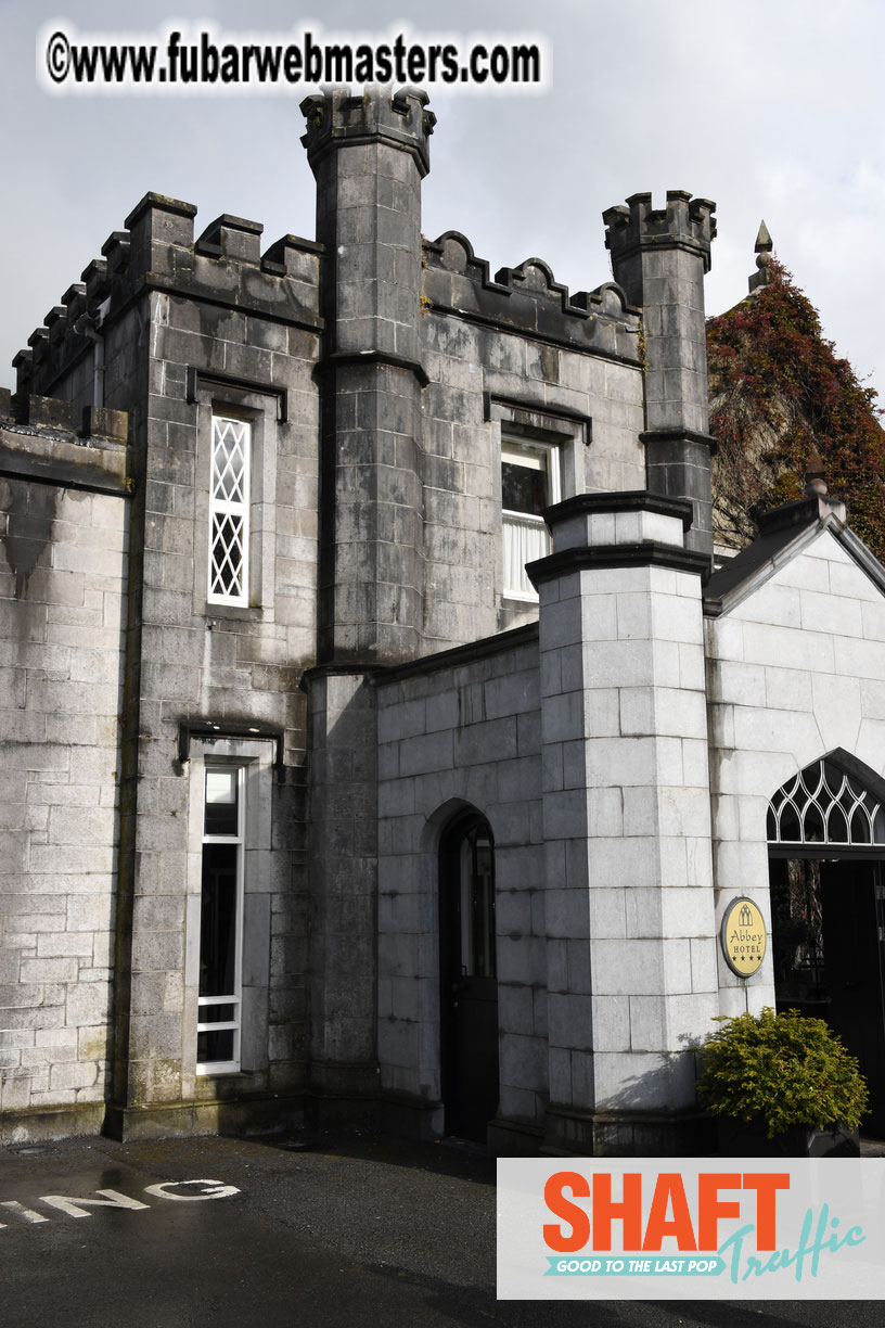 Arrivals and Pre-Show Cocktails