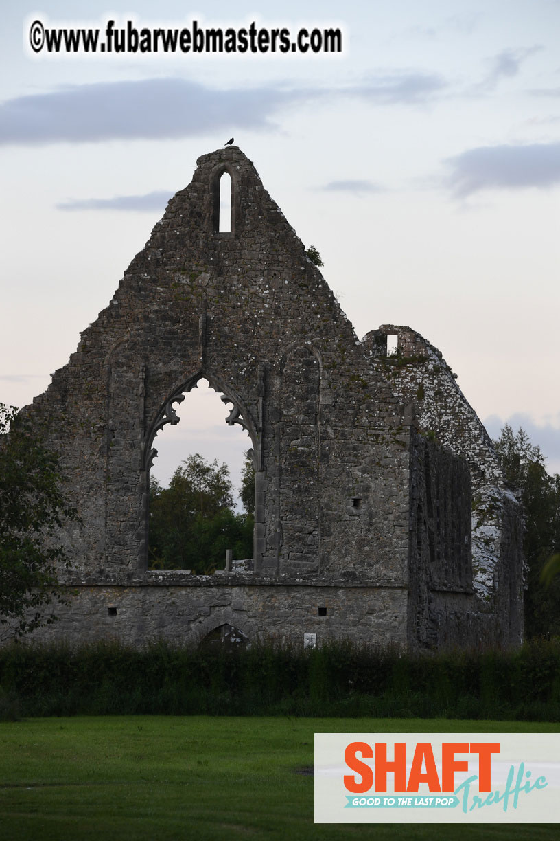 Arrivals and Pre-Show Cocktails