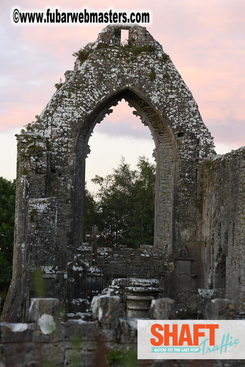 Arrivals and Pre-Show Cocktails