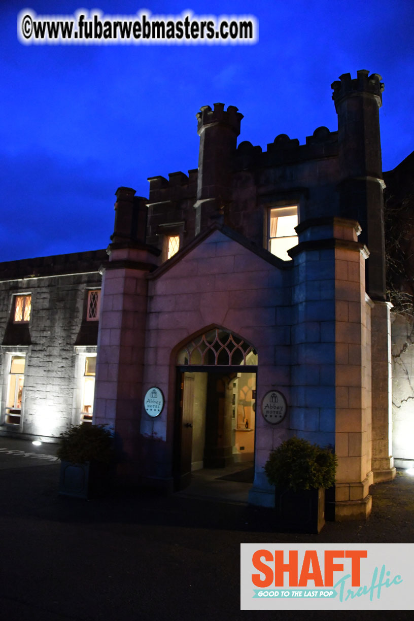 Arrivals and Pre-Show Cocktails