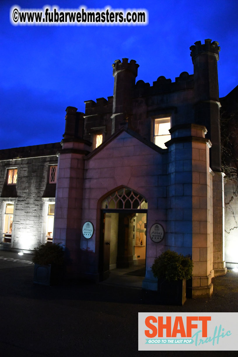 Arrivals and Pre-Show Cocktails