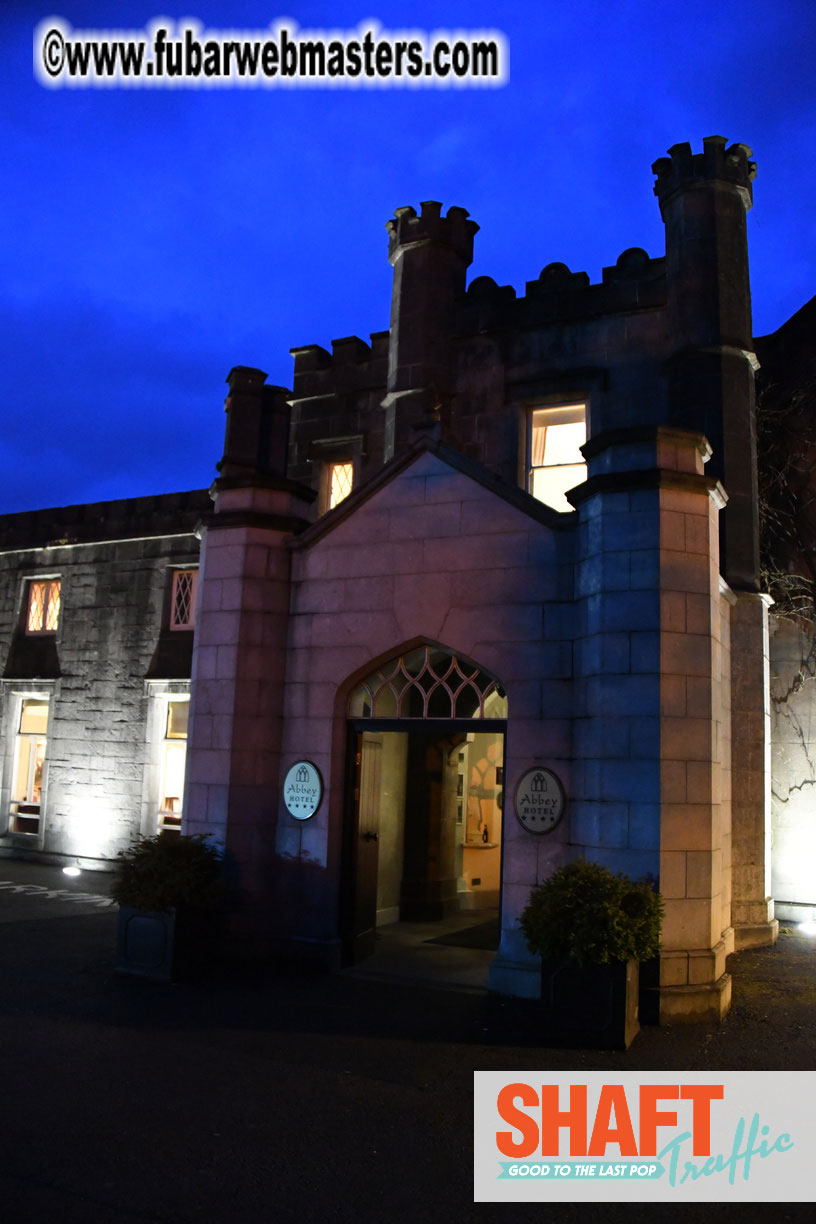 Arrivals and Pre-Show Cocktails