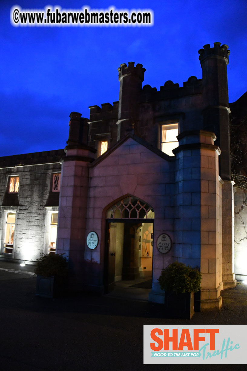 Arrivals and Pre-Show Cocktails