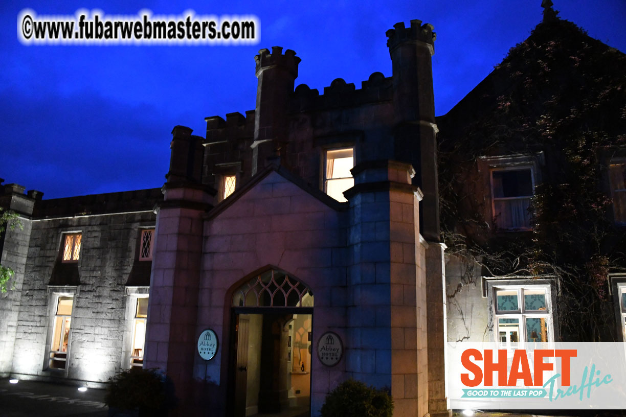 Arrivals and Pre-Show Cocktails