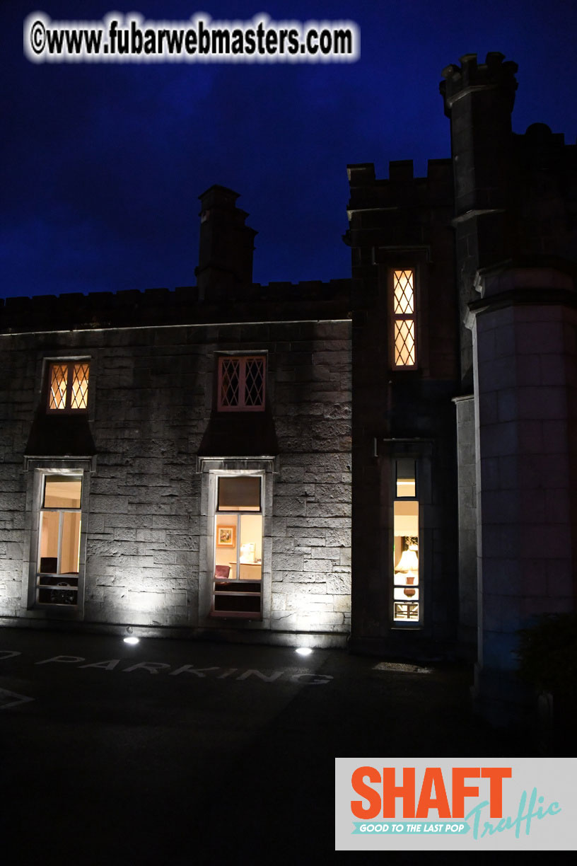 Arrivals and Pre-Show Cocktails