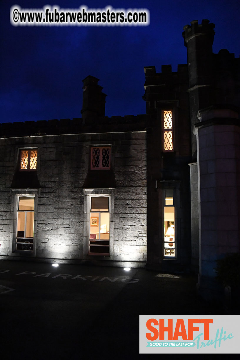 Arrivals and Pre-Show Cocktails