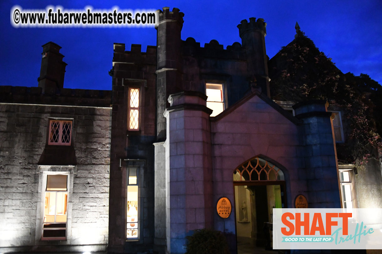 Arrivals and Pre-Show Cocktails