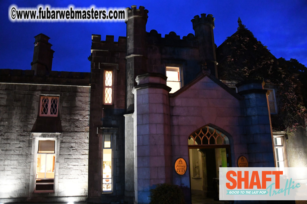 Arrivals and Pre-Show Cocktails