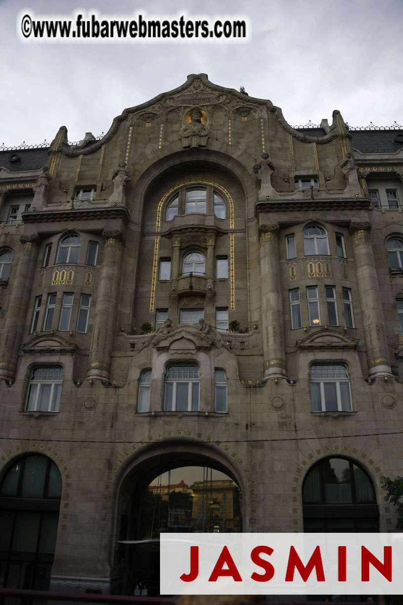 City Tour & Lunch @ Robinsons