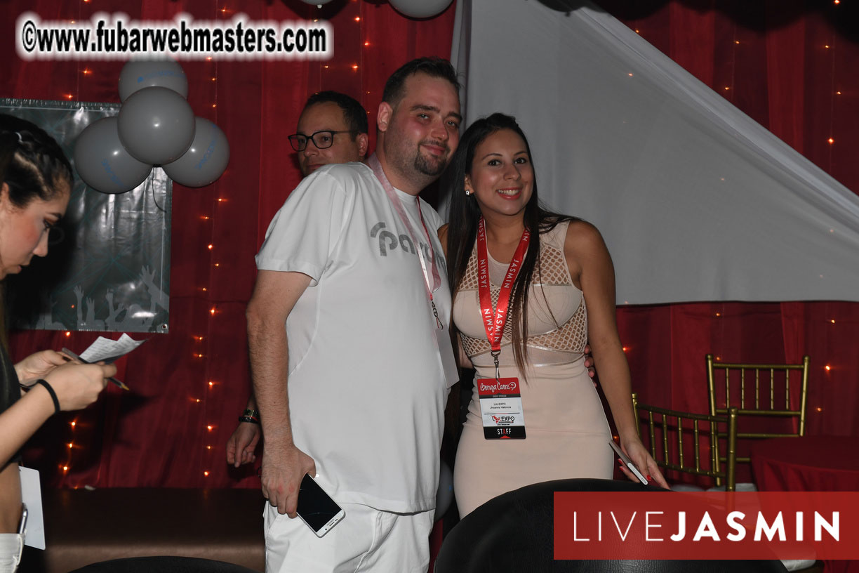 FreeWebCams White Party