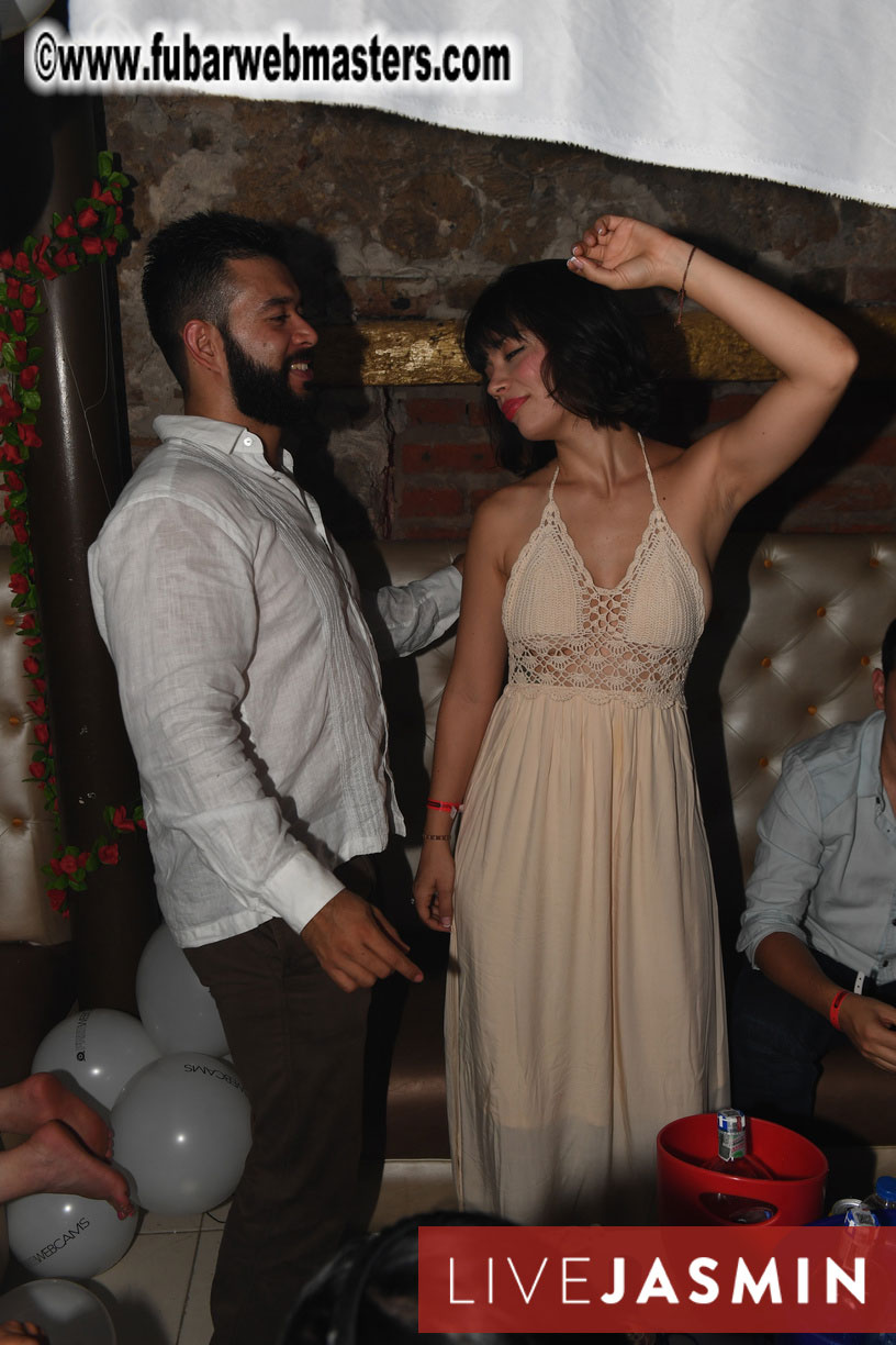 FreeWebCams White Party