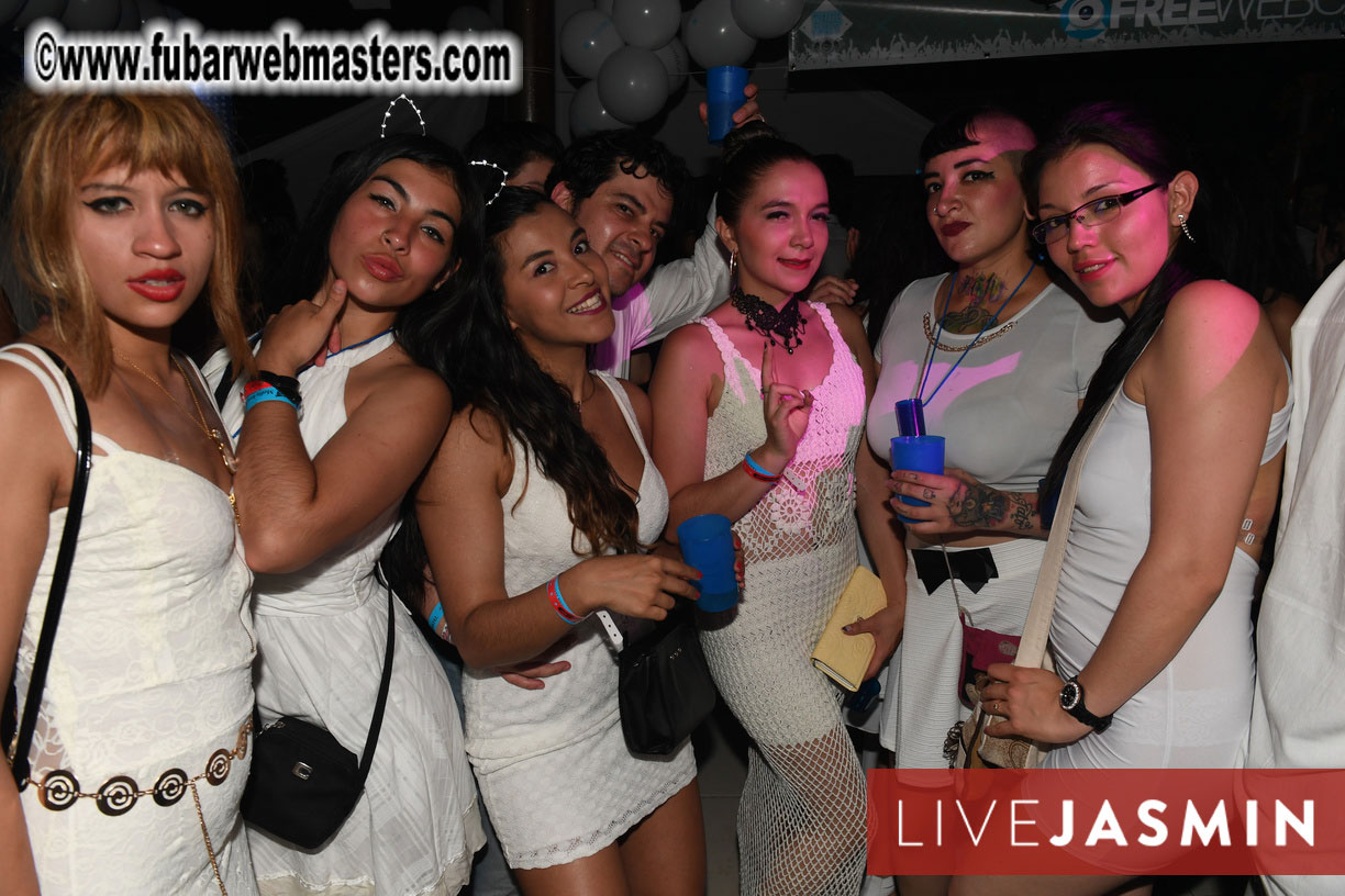 FreeWebCams White Party