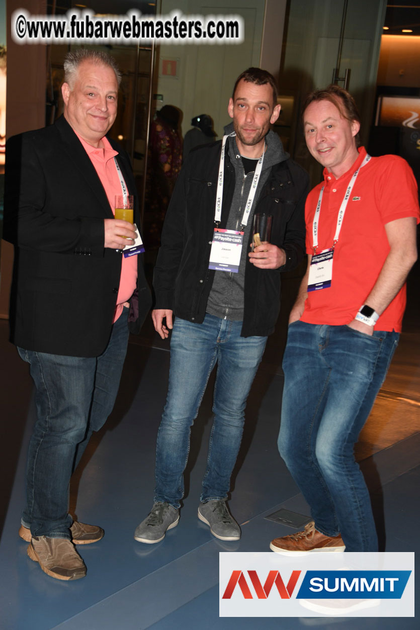 Stripcash Happy Hours