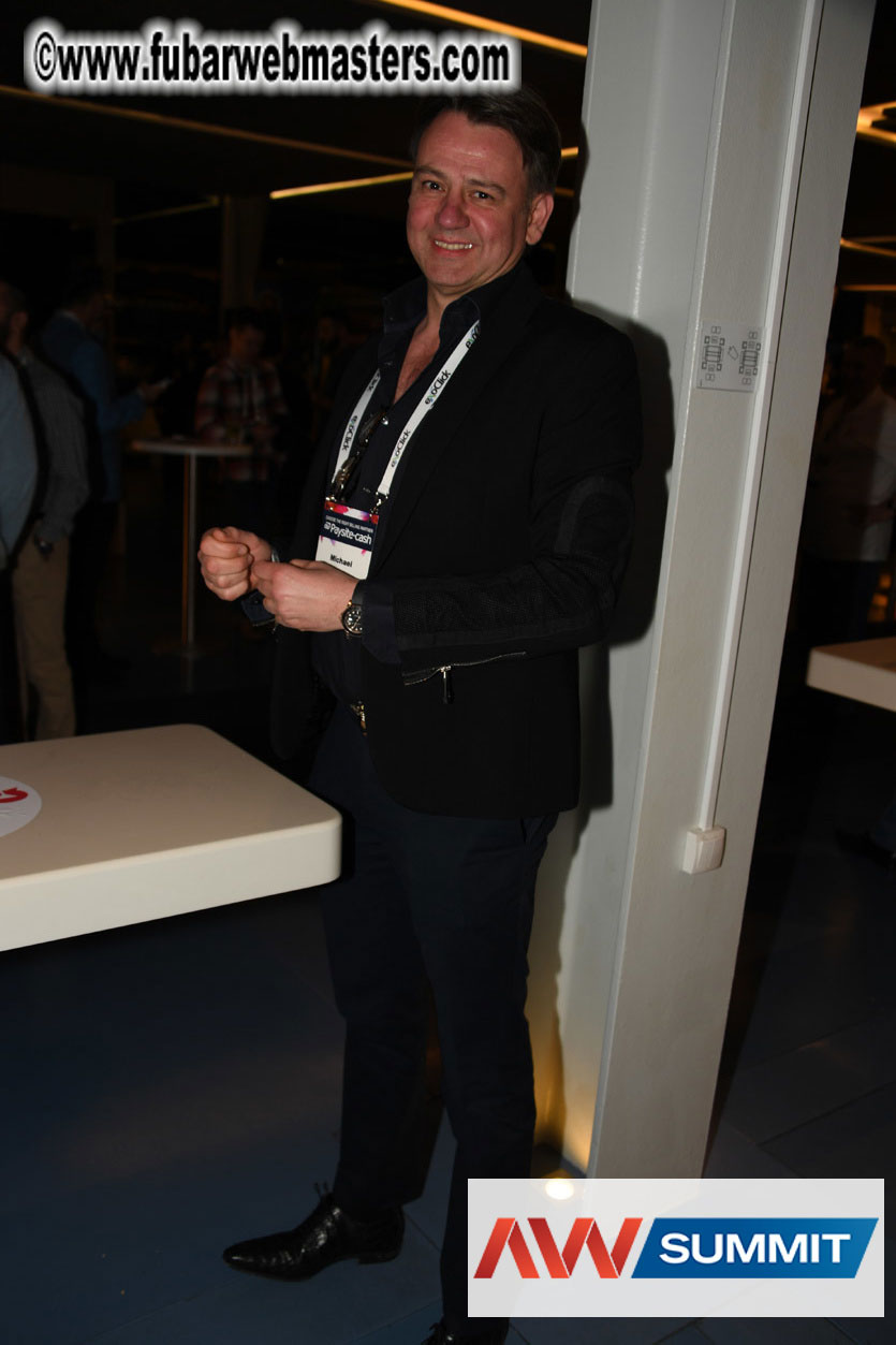 Stripcash Happy Hours