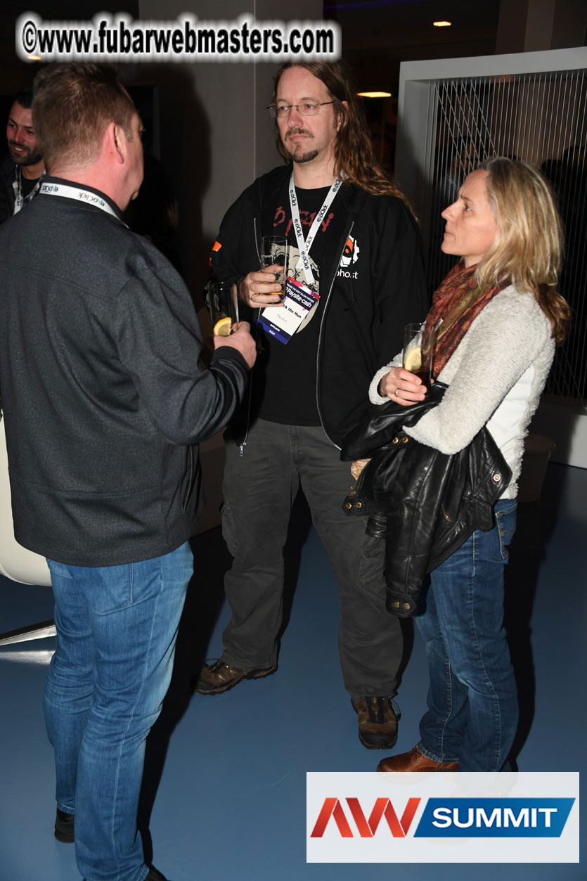 Stripcash Happy Hours