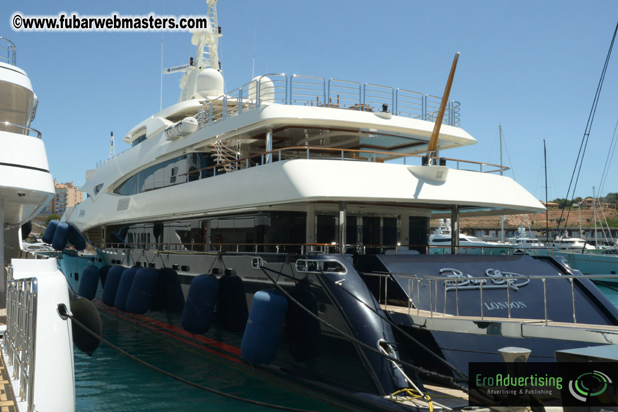 Boat trip with cool drinks & hot girls