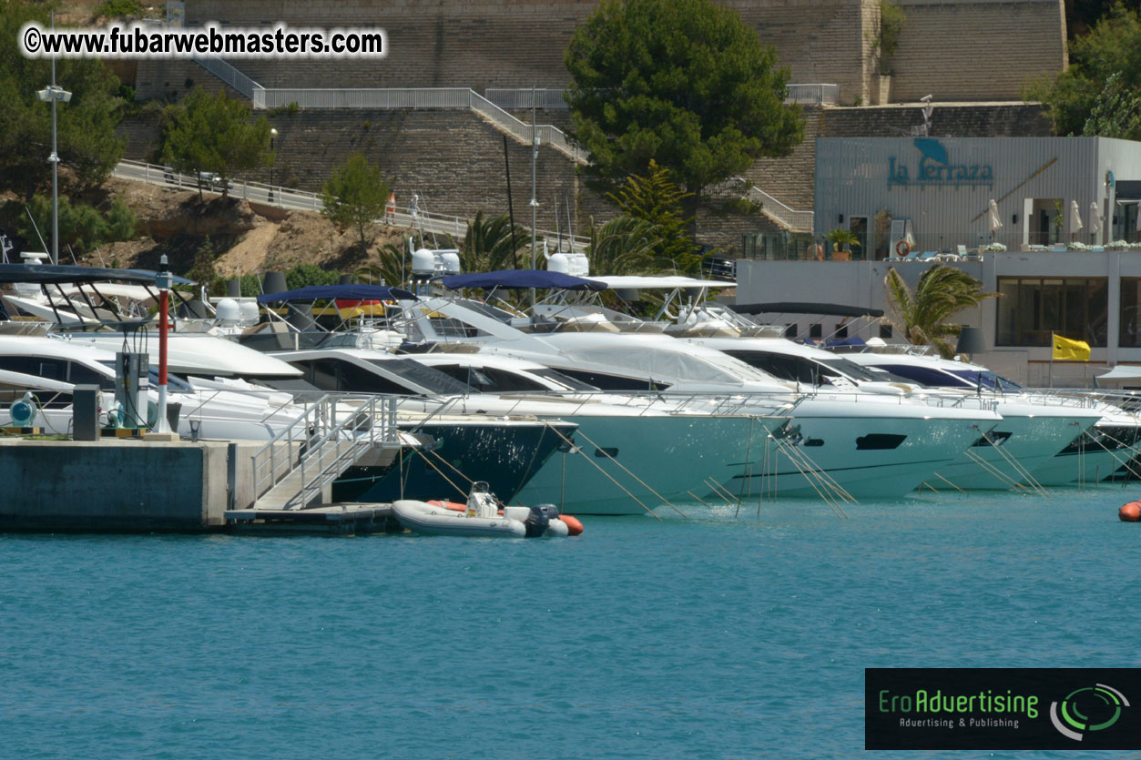 Boat trip with cool drinks & hot girls