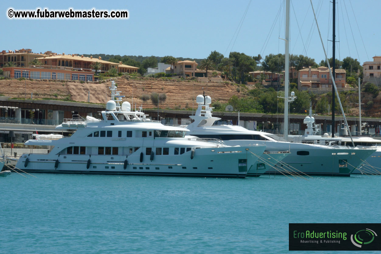 Boat trip with cool drinks & hot girls