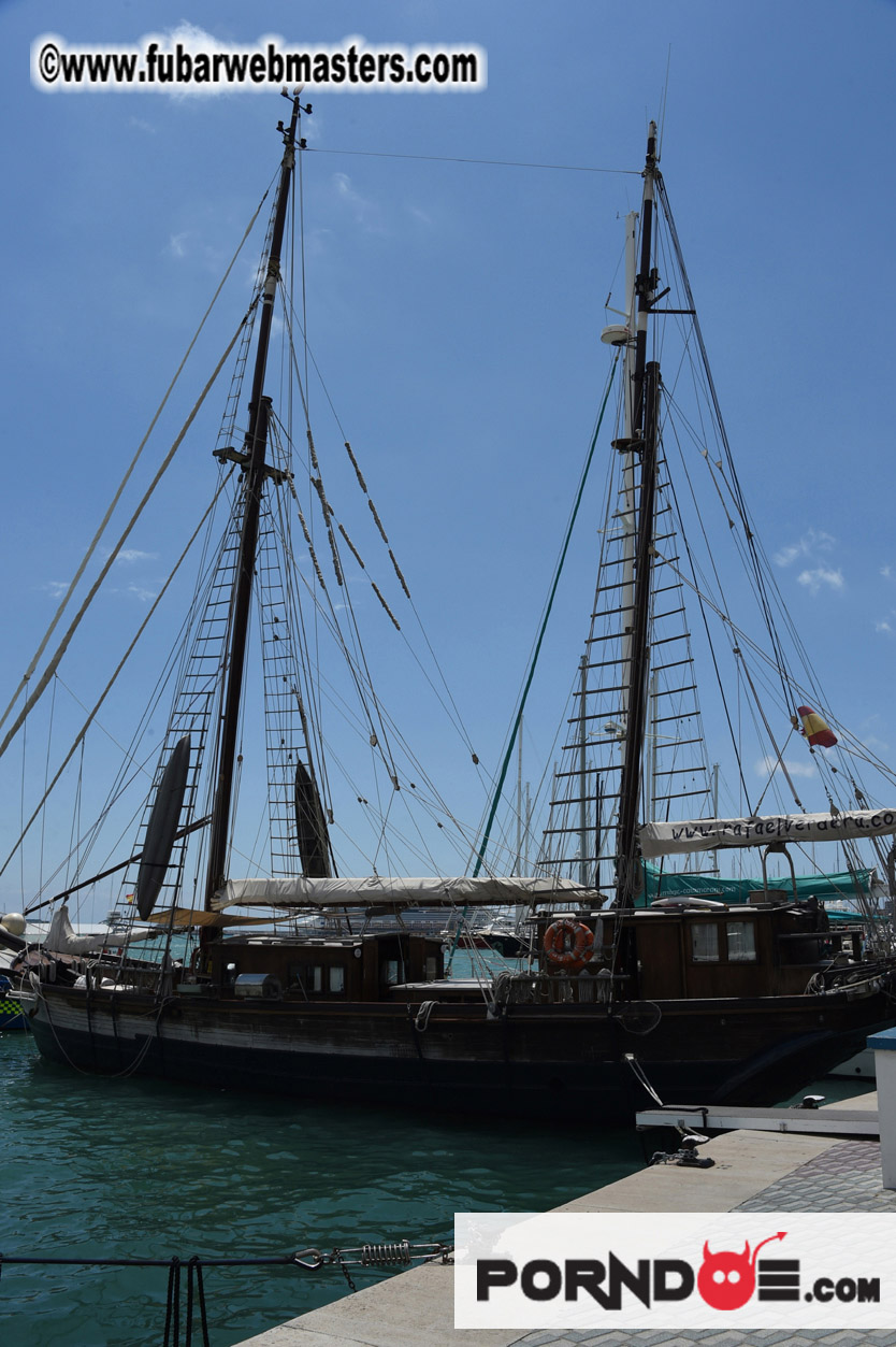 Boat trip with cool drinks & hot girls