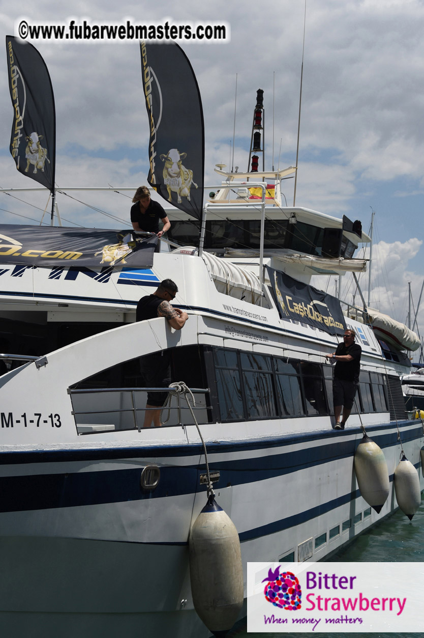 Boat trip with cool drinks & hot girls