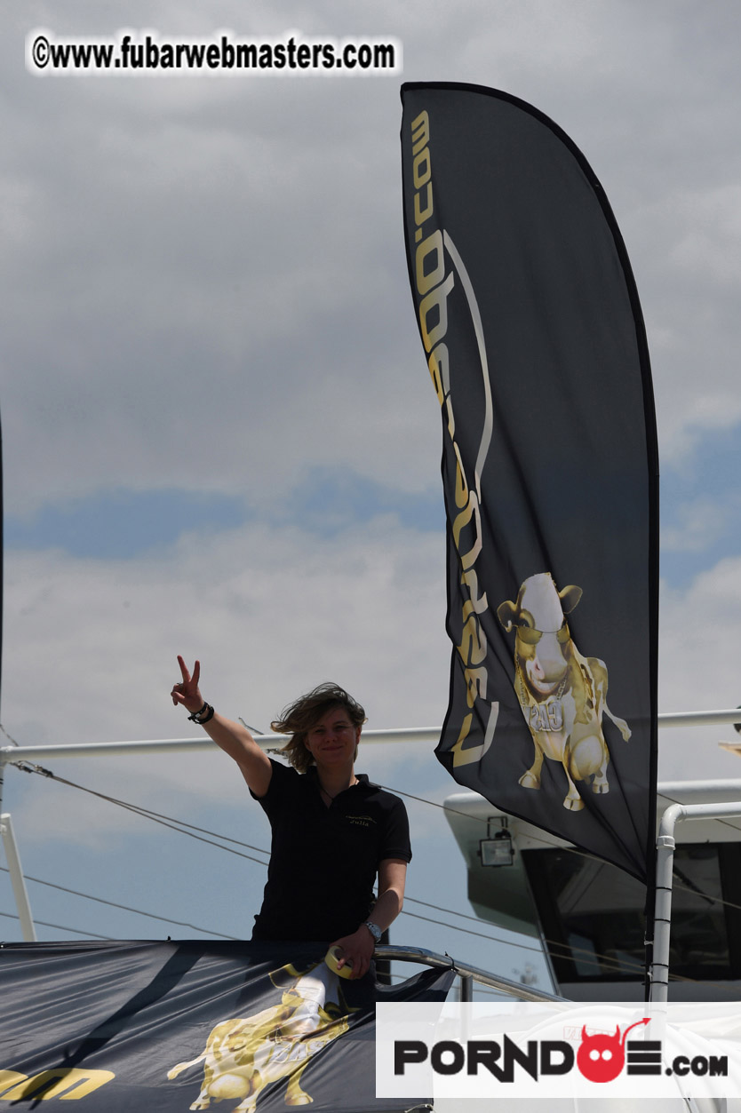 Boat trip with cool drinks & hot girls