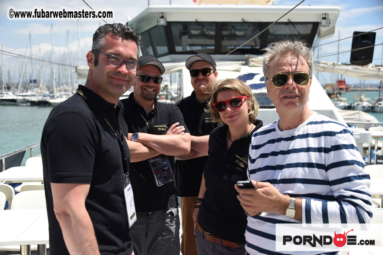 Boat trip with cool drinks & hot girls