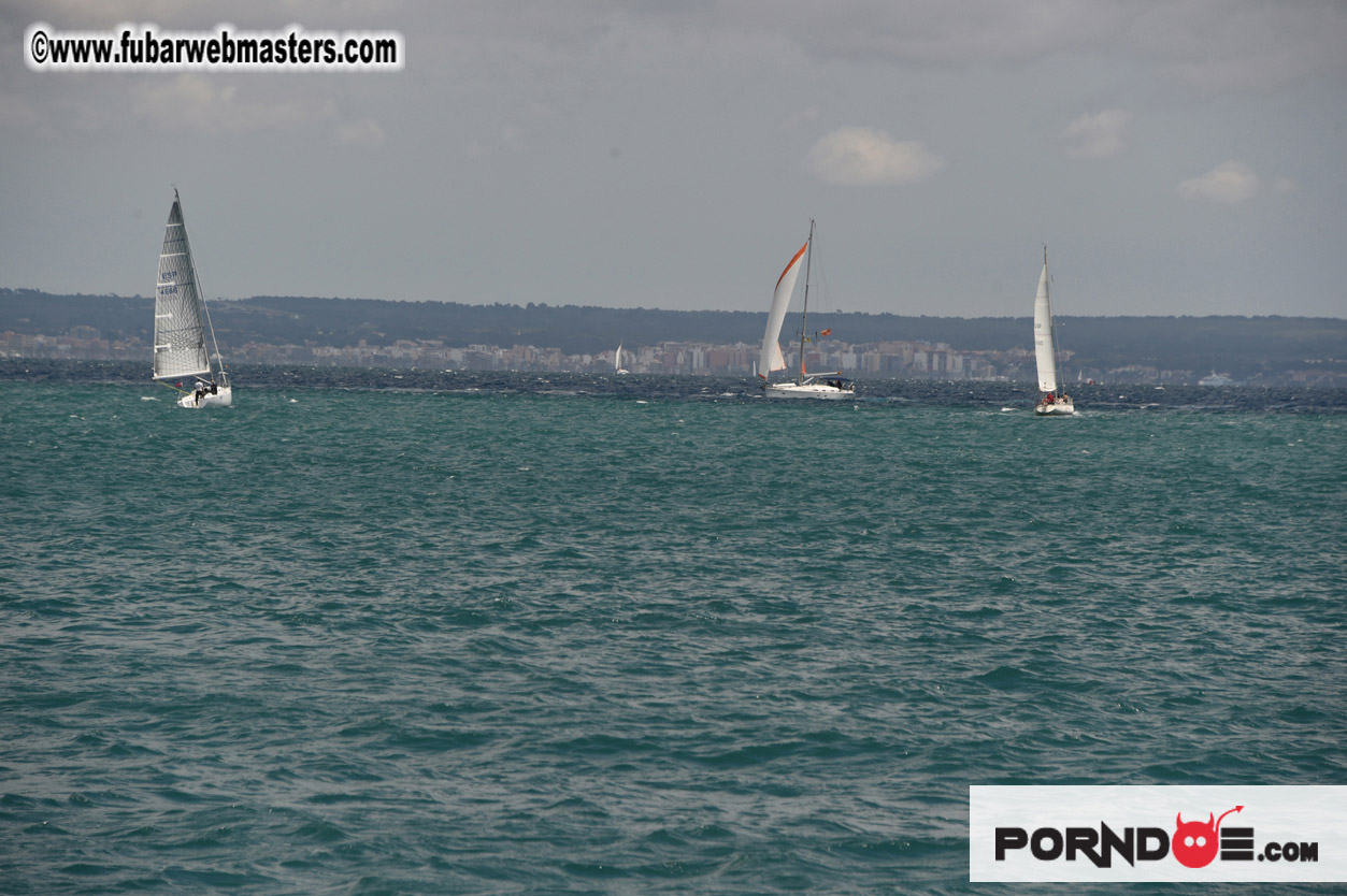 Boat trip with cool drinks & hot girls