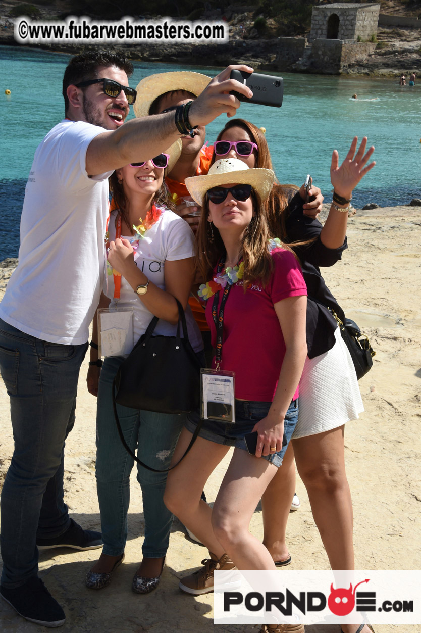 Boat trip with cool drinks & hot girls