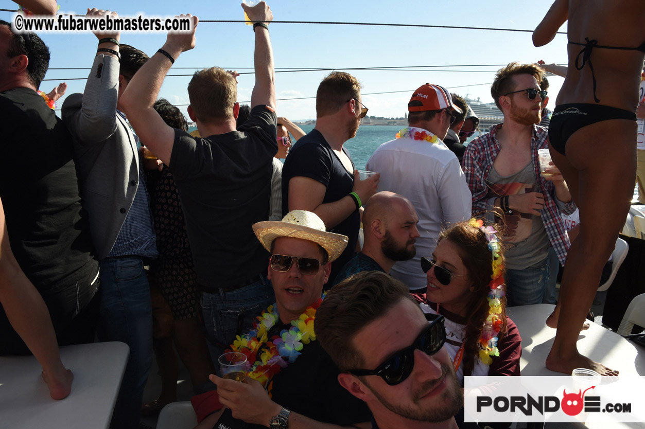 Boat trip with cool drinks & hot girls