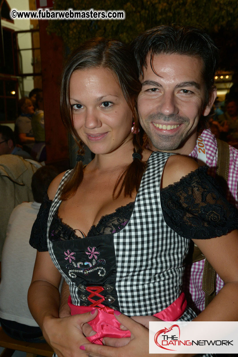 Beer tent seating in the legendary Hofbr?ñu Festze