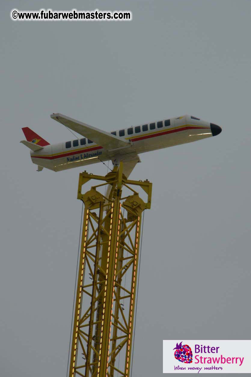 Seating in the legendary beer tent Zur Bratwurst