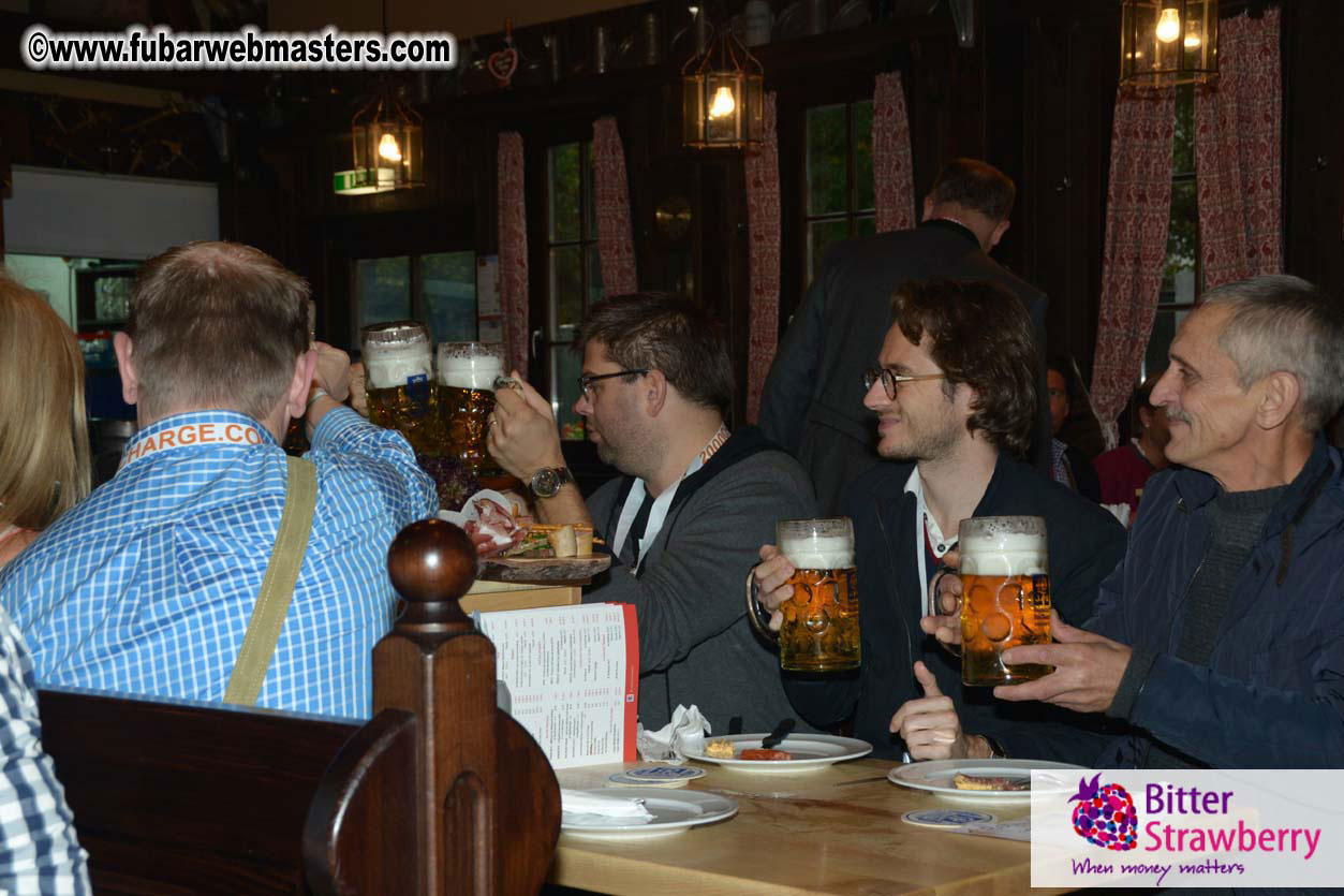 Seating in the legendary beer tent Zur Bratwurst
